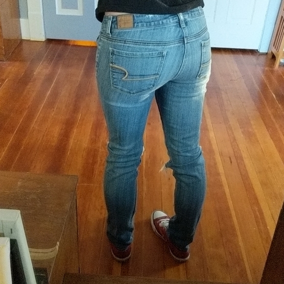 AE Distressed Low-Waisted Jeans - Picture 2 of 6